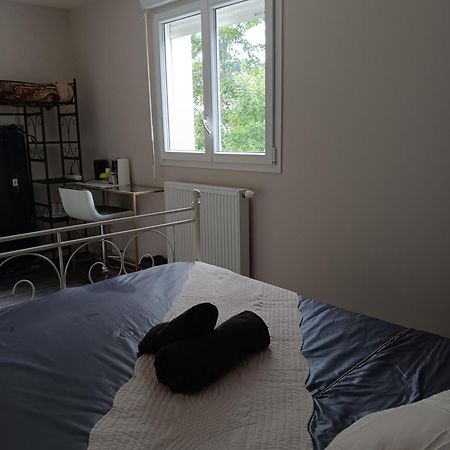 Chambre Privee Dans Une Maison Familiale Charmes  Exterior foto